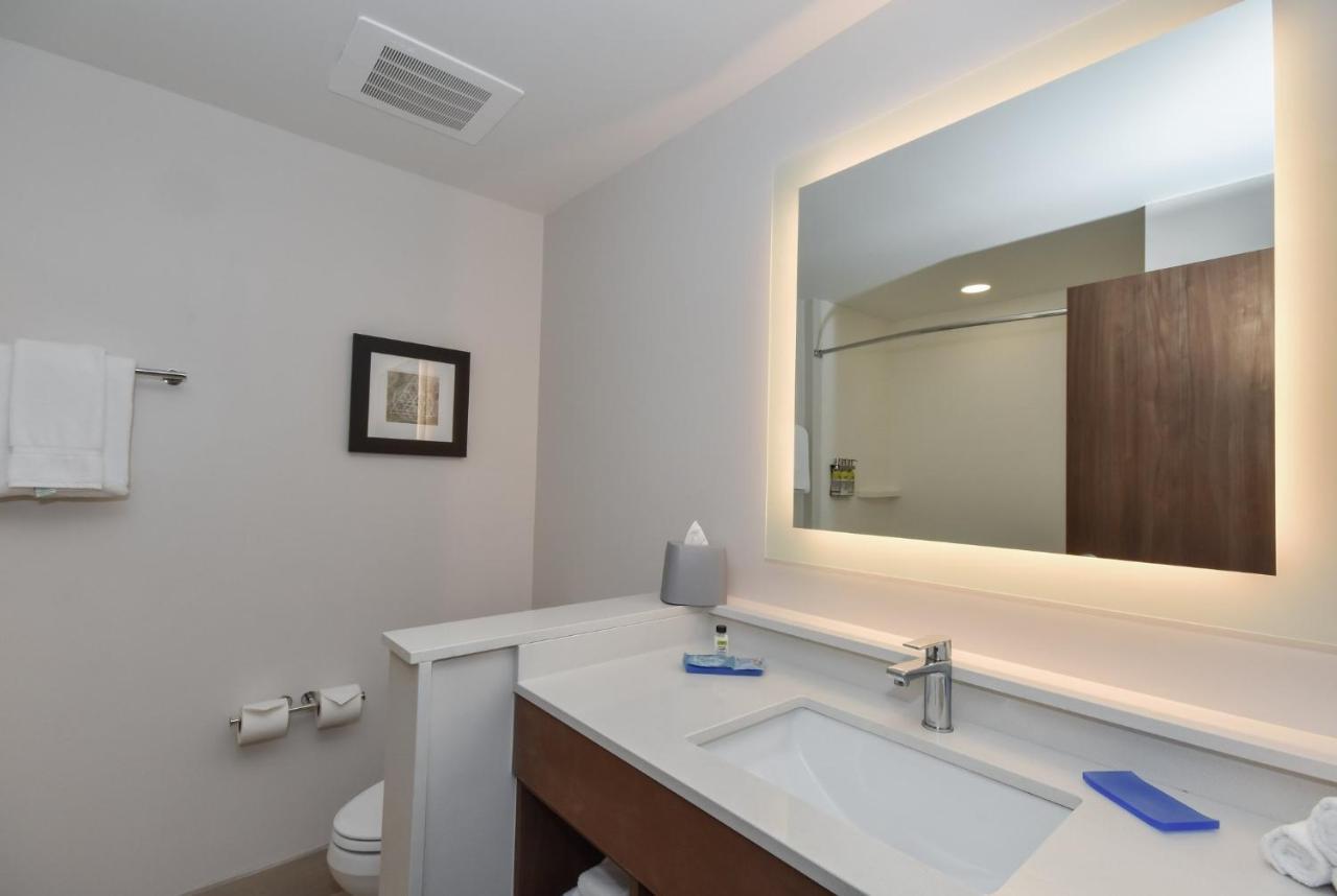 Holiday Inn Express & Suites Charlotte - Ballantyne By Ihg Dış mekan fotoğraf